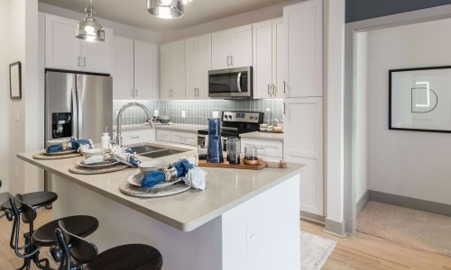 under cabinet lighting in kitchen